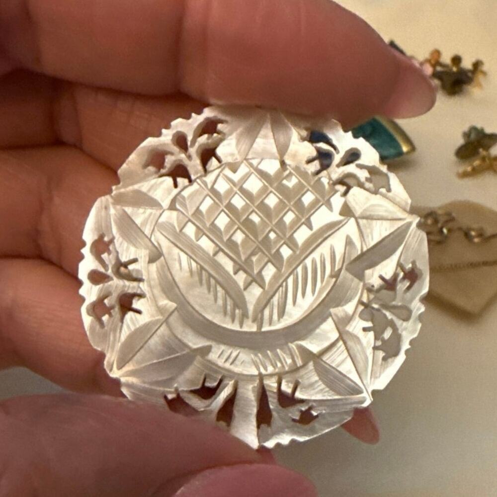 Vintage Carved Mother‑of‑Pearl Shell Brooch – 1.75”
